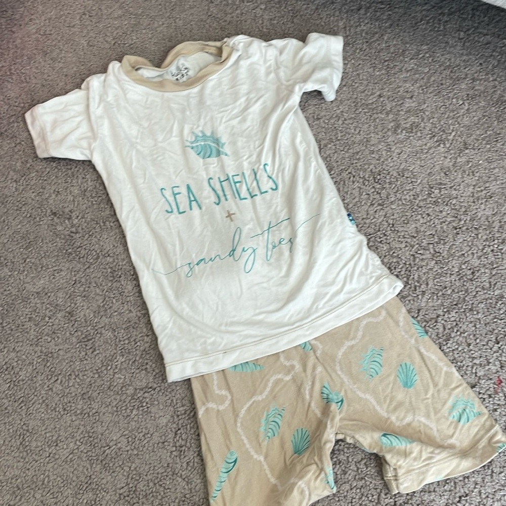 Kickee Pants size 5 pj’s.